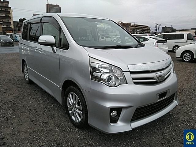 2013 TOYOTA NOAH SI